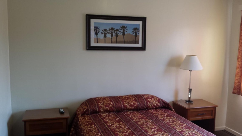 Standard Room with One Queen Bed